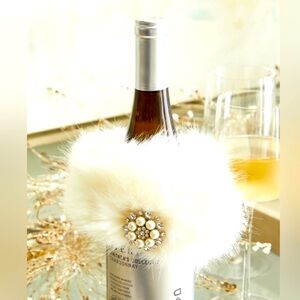 NWT Neiman Marcus D. Stevens Faux Fur Wine Stole With Crystal Button, 7"H